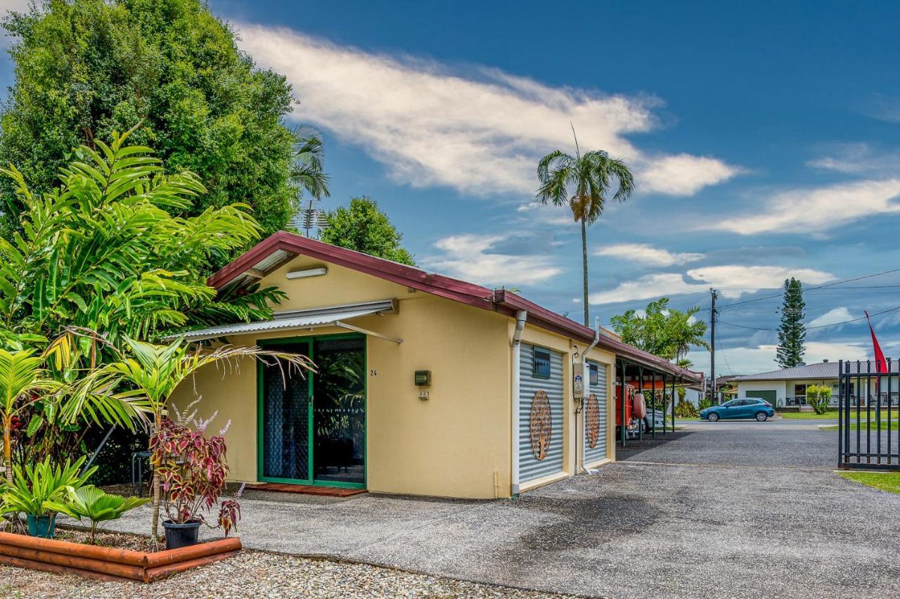 Tropical Lodge Innisfail Bagian luar foto